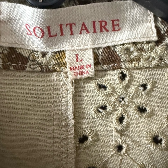 Cropped jacket. Eyelet / denim type material. - Picture 4 of 5